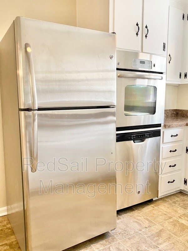 Building Photo - 729 Milton Dr