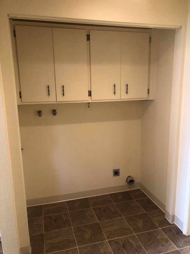 Building Photo - purvis02