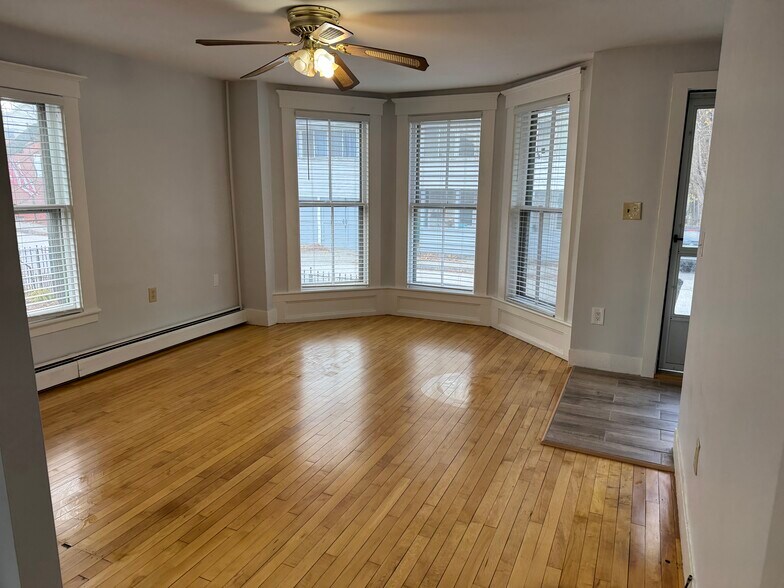 Living room - 55 A Thorndike