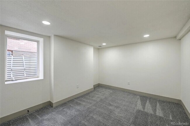 Building Photo - Stunning remodel in the beautiful Potter Highlands! 5 bedrooms 3.5 baths!