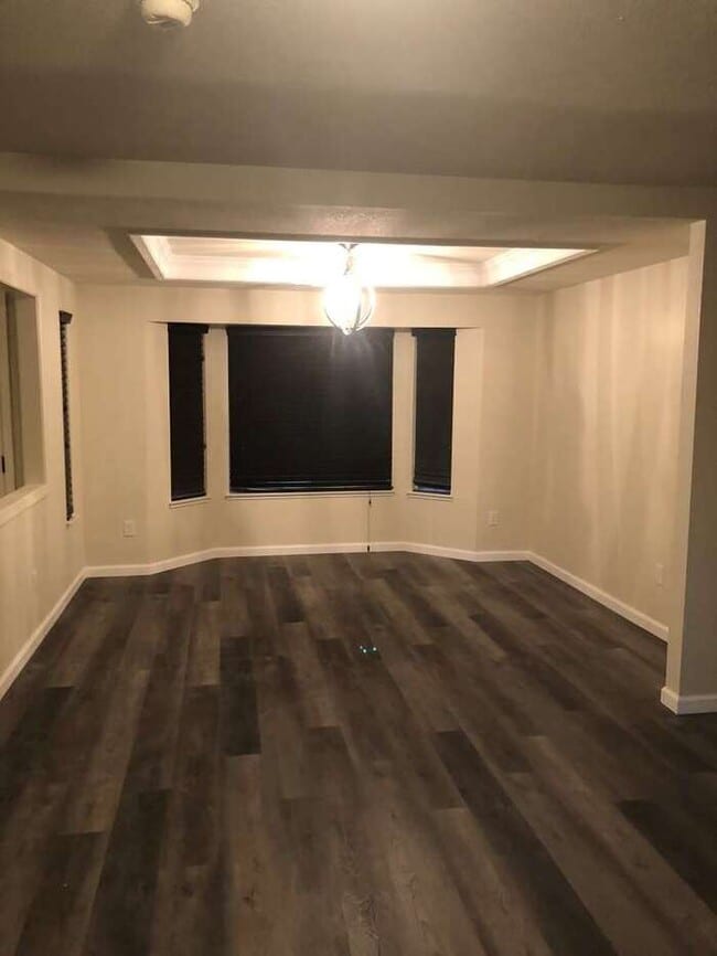 Building Photo - Tracy Gorgeous Renovated 4 Bedroom 2.5 Bat...