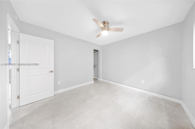 Building Photo - 1150 NW 1st Pl