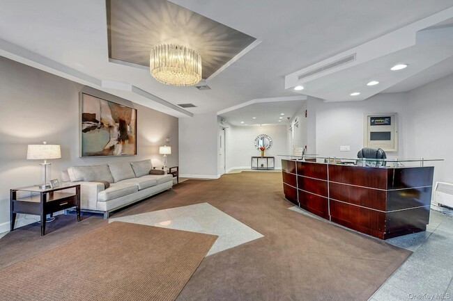 Building Photo - 703 Pelham Rd