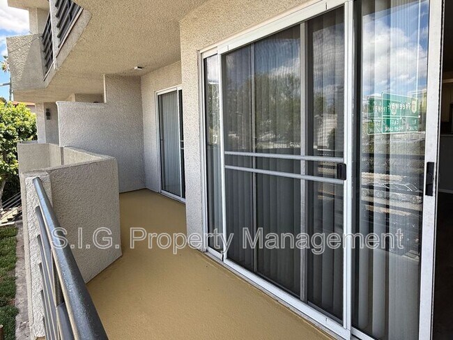 Building Photo - 4500 Laurel Canyon Blvd