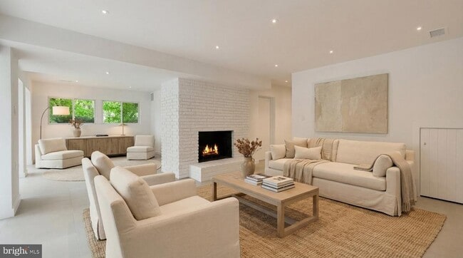 Building Photo - 10903 Beach Mill Rd