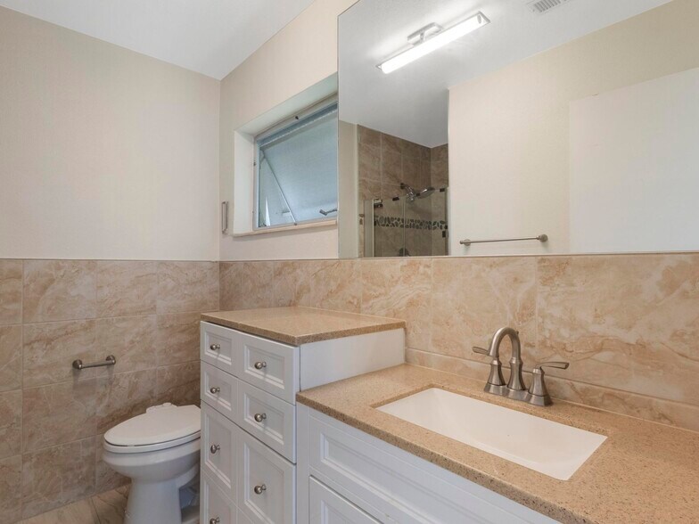 Building Photo - 127 Leisureville Blvd