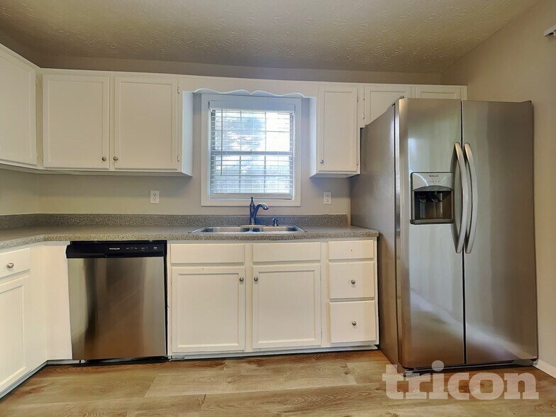 Building Photo - 1110 Karastan Ct SW