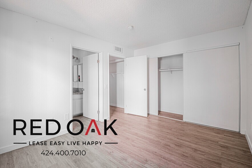 Building Photo - 11817 Victory Blvd