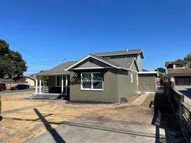 Building Photo - 980 Hillcrest Rd