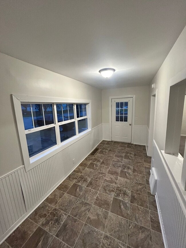 Building Photo - 270 W Pine St NE