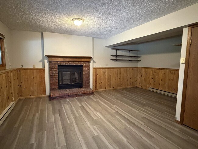 Building Photo - 2013 Custer Dr