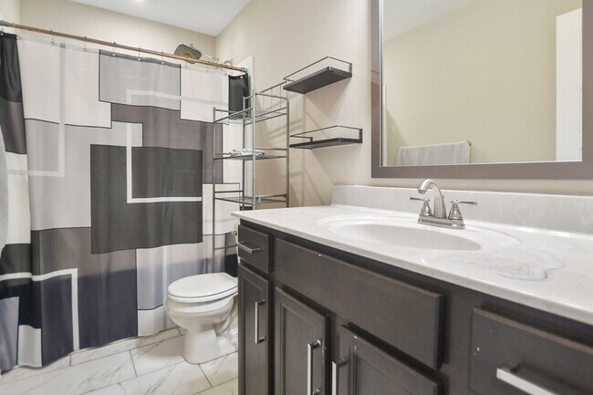 Building Photo - Pet Friendly Three Bedroom!