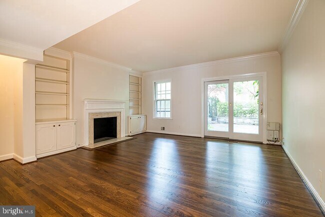 Building Photo - 3500 Hamlet Pl