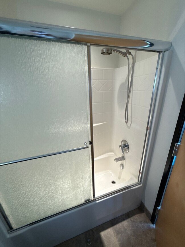 Building Photo - 160 Liberty St NE