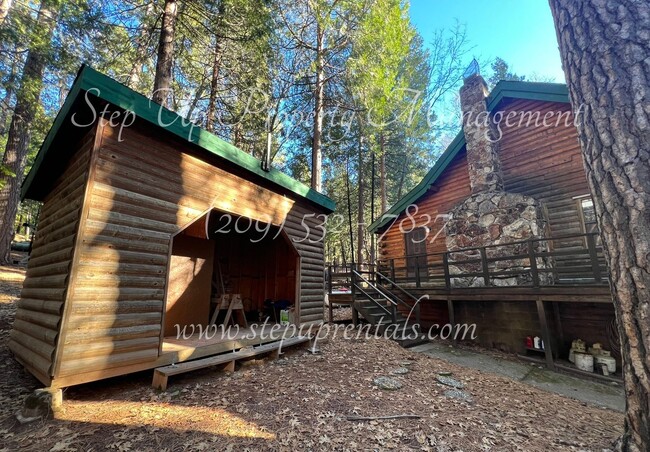 Building Photo - Rustic Luxury Retreat: Charming 1-Bedroom ...