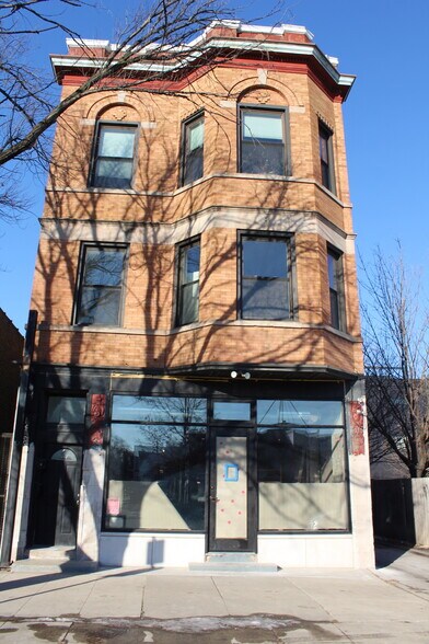 Building Photo - 3268 W Fullerton Ave