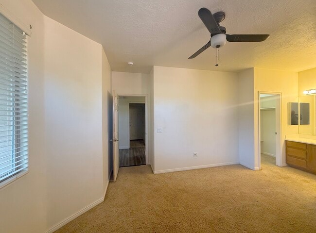 Building Photo - 934 N Slow Creek Ln