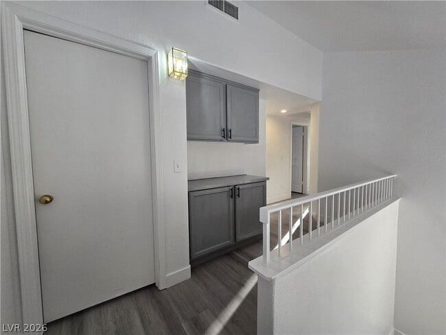 Building Photo - 1708 Sierra Valley Way