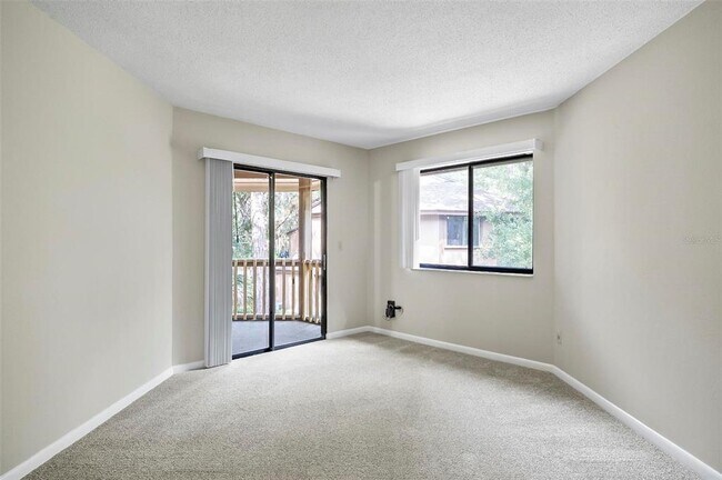 Building Photo - 14 Oakmont Ct