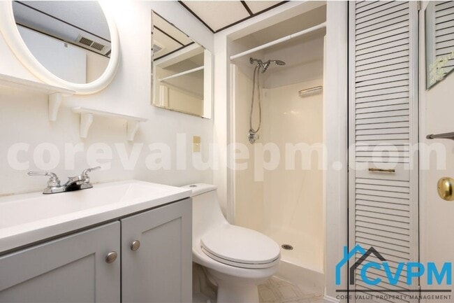 Building Photo - 7717 Baggins Rd