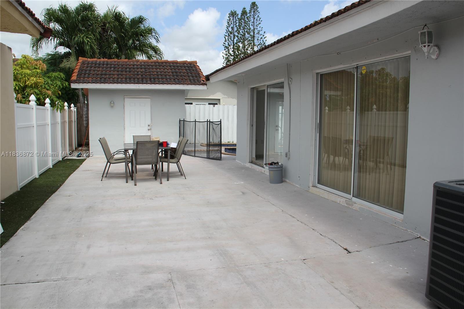 Building Photo - 5402 SW 144th Ct