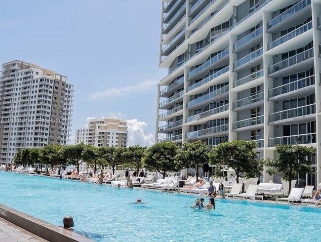 Building Photo - 475 Brickell Ave