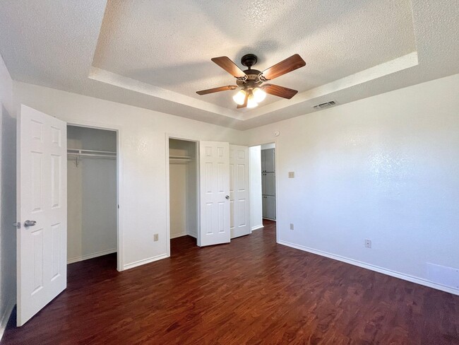 Building Photo - 4104 Shawn Dr