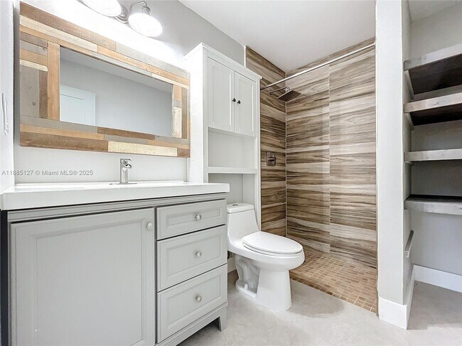 Building Photo - 13804 Kendale Lakes Dr