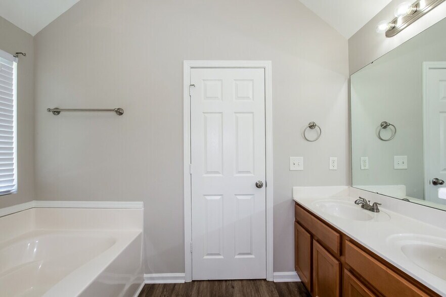 Building Photo - 7443 Hidden Creek Dr