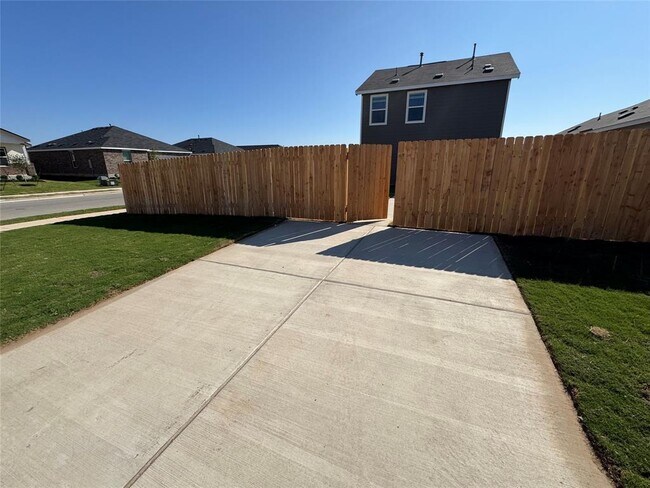 Building Photo - 110 Haw Br Vw