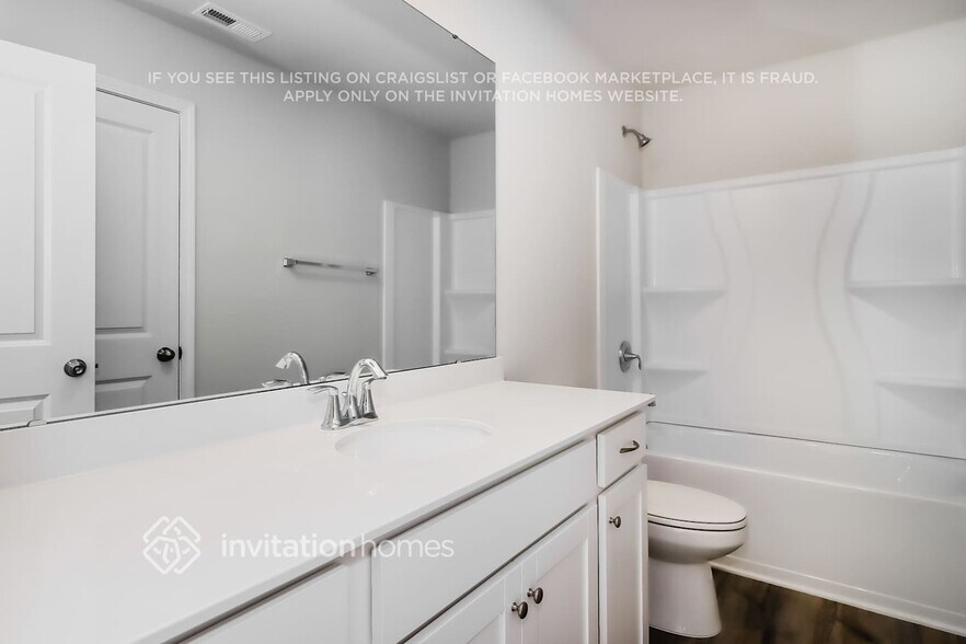 Building Photo - 411 Kennerly Ctr Dr