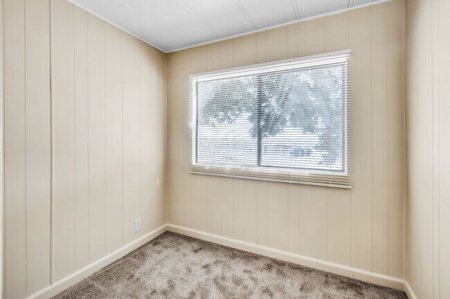 Building Photo - 3 BR/1BA | Mobile Home |2+ Acres