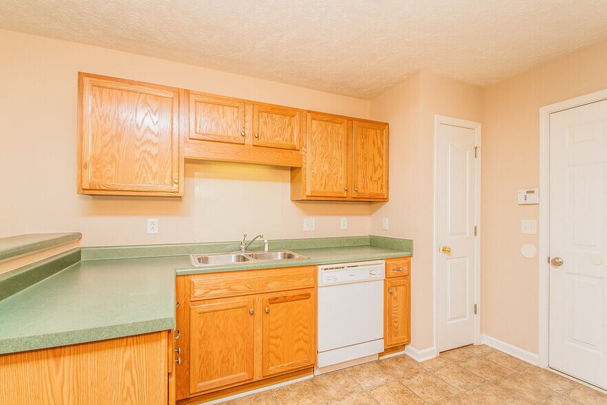 Building Photo - 1318 Eastwoods Dr