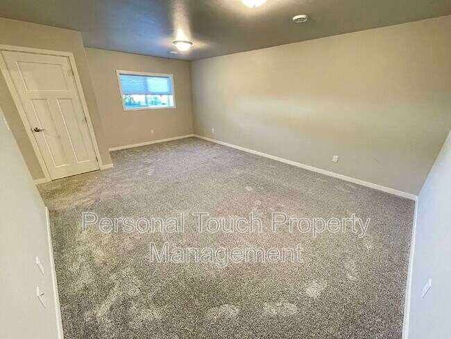 Building Photo - 1071 Barnes Dr W