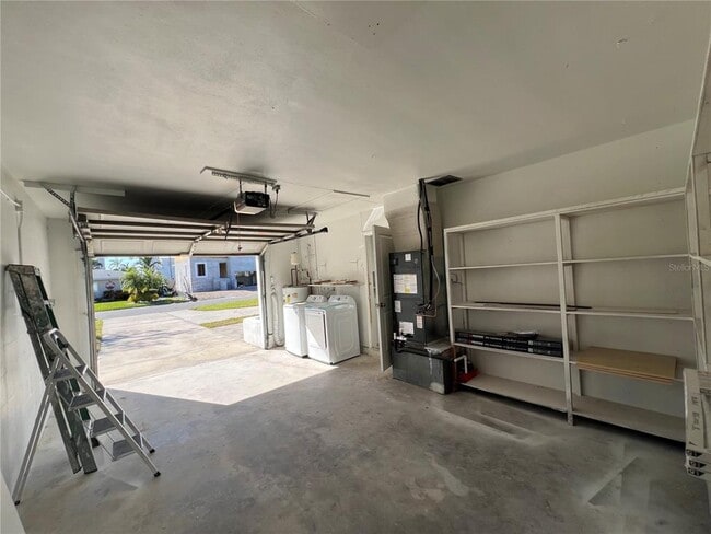 Building Photo - 2502 Tropical Shores Dr SE