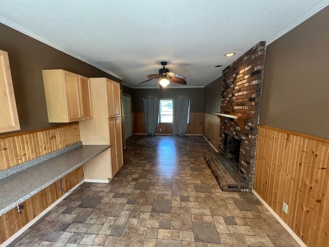 Building Photo - Spacious 3 Bedroom Ranch