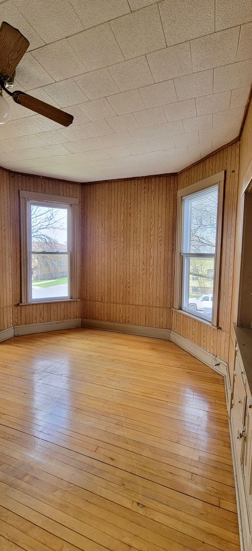 Building Photo - 2155 N Kilbourn Ave