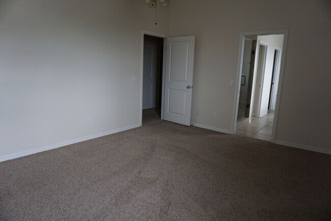 Building Photo - Two Story Townhome Clermont Yacht Club