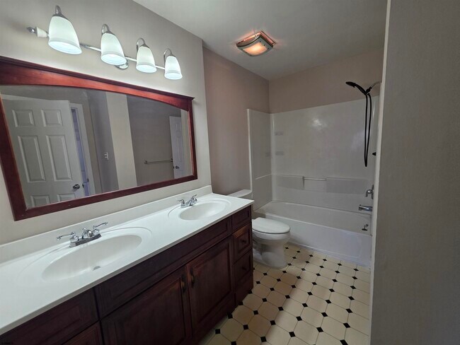 Building Photo - 2529 Cottonwood Ct
