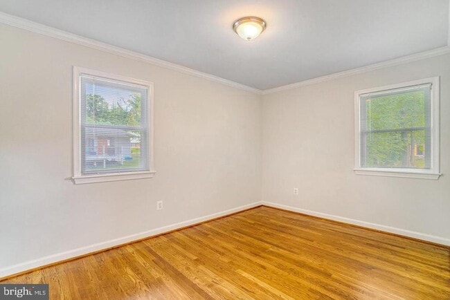 Building Photo - 9821 Hampton Ln