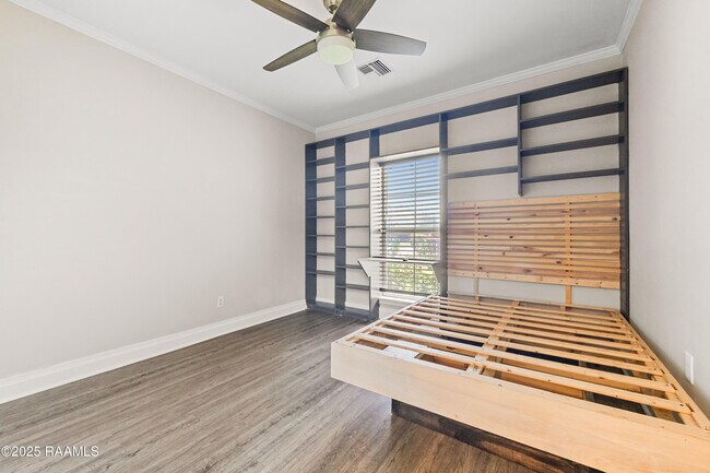 Building Photo - 408 Gordon Crockett Dr