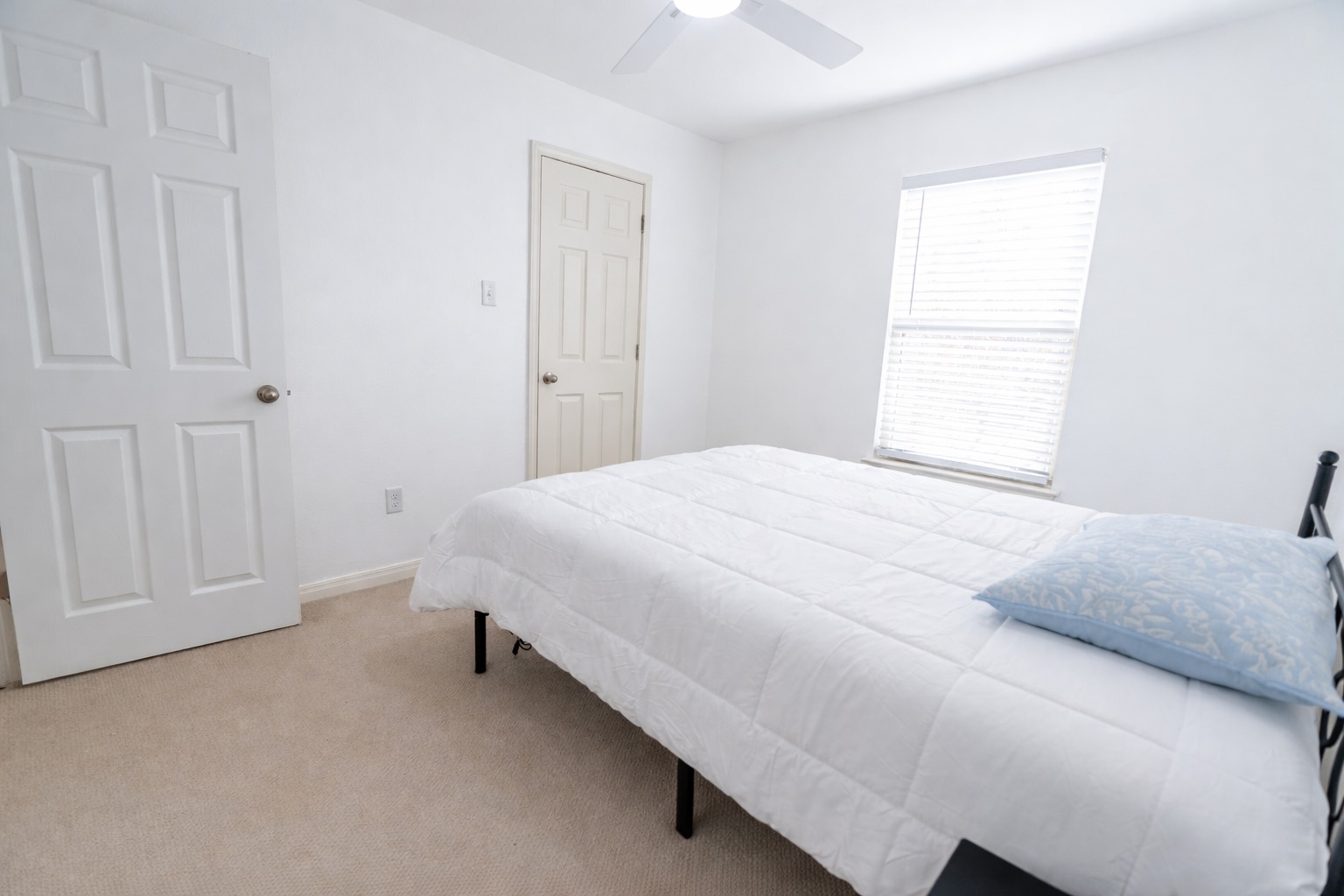 Building Photo - Room in Condo on Red Bud Ridge Ln