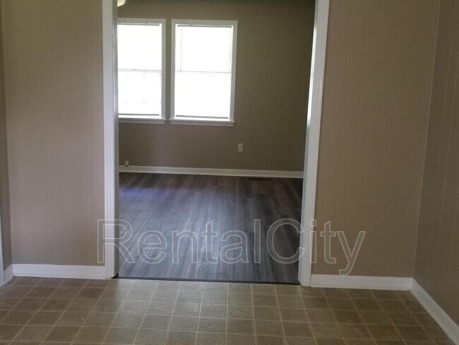 Building Photo - 470 Diamond Grove Rd