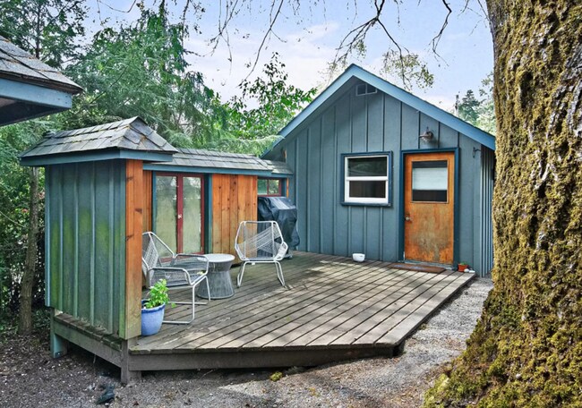 Building Photo - |NEW| ~ Charming 3-Bedroom Home in Portlan...