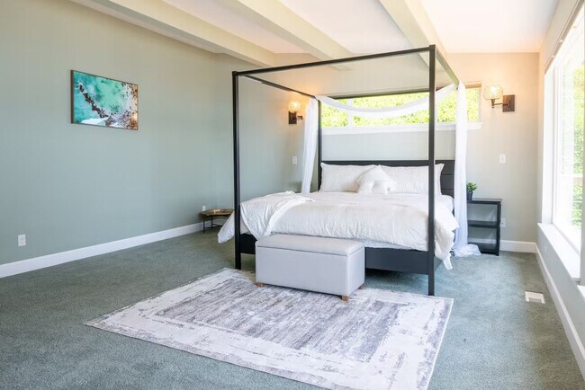 Building Photo - 5627 Illahee Road NE