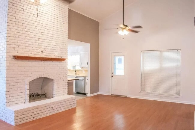entry - 6736 Starnes Rd
