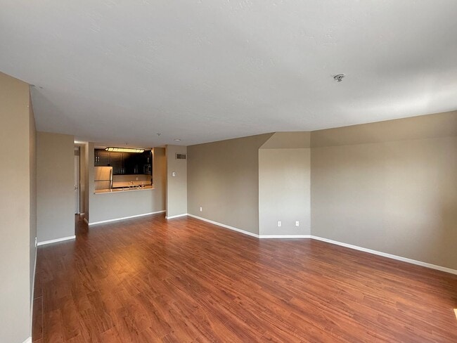 Building Photo - SD: Bright 2BD/2BA Condo in UTC with Community Pool, Gym & Reserved Parking