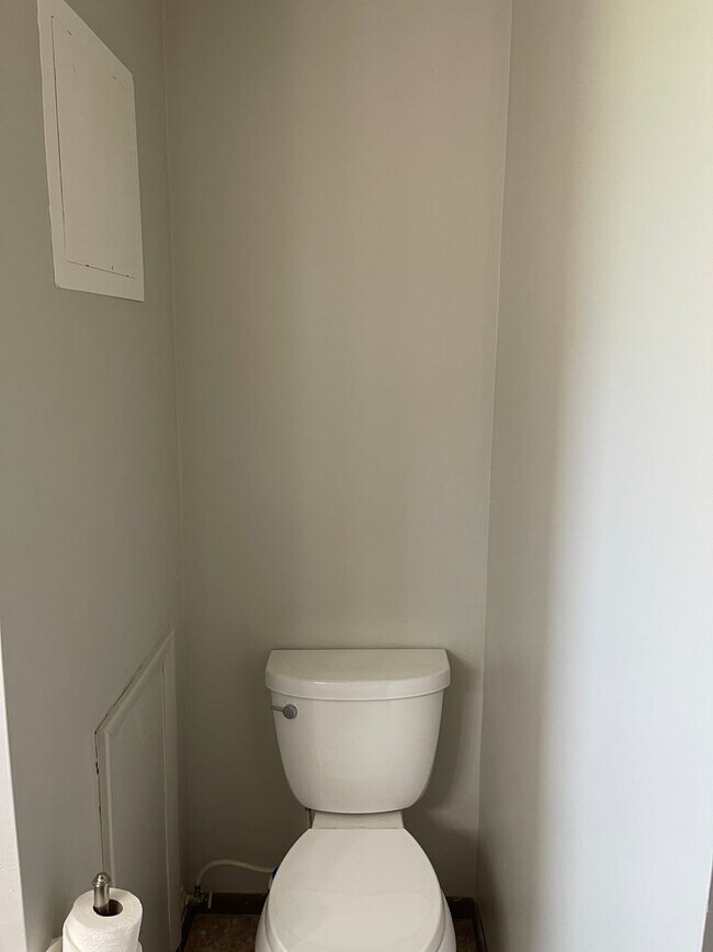 Building Photo - Available 7/25! If you are looking for a l...