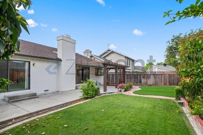 Building Photo - 4484 George Oaks Dr