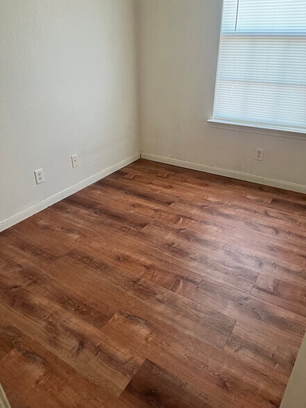 Building Photo - 1301 Chips Dr